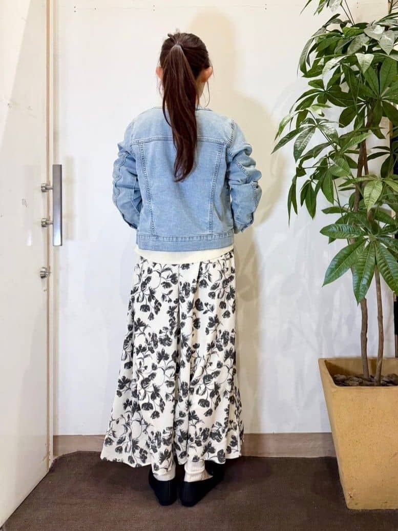 AYUMIさんの「SHOO･LA･RUE｜【洗濯機可/S-LL/インしなくても着られる】1枚で決まる　レイヤード風スウェットライクニット」を使ったコーディネート