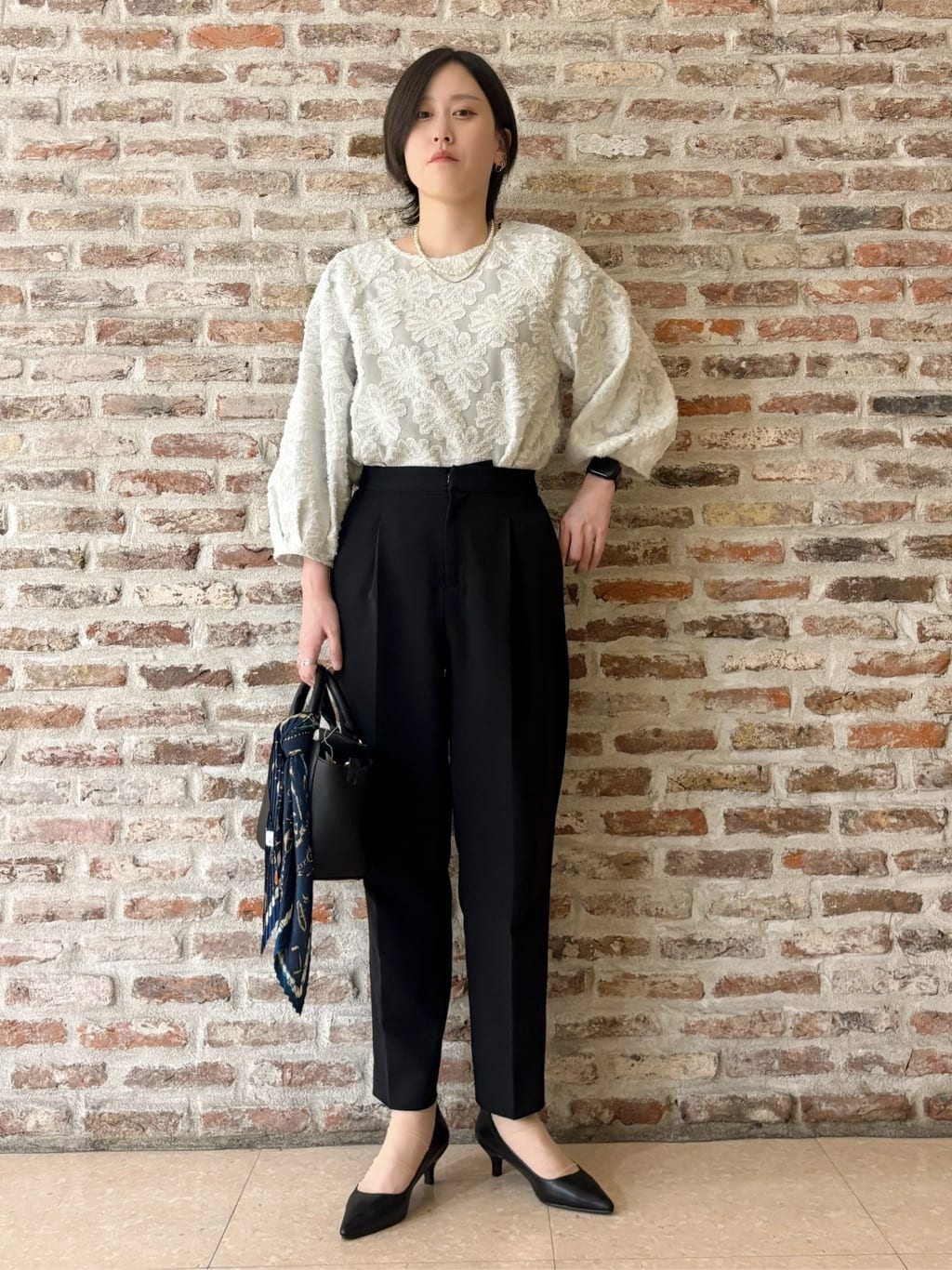 しばさんの「THE SHOP TK｜【通勤・きちんと見えに】ダブルクロス ペプラムジレ/セットアップ可」を使ったコーディネート
