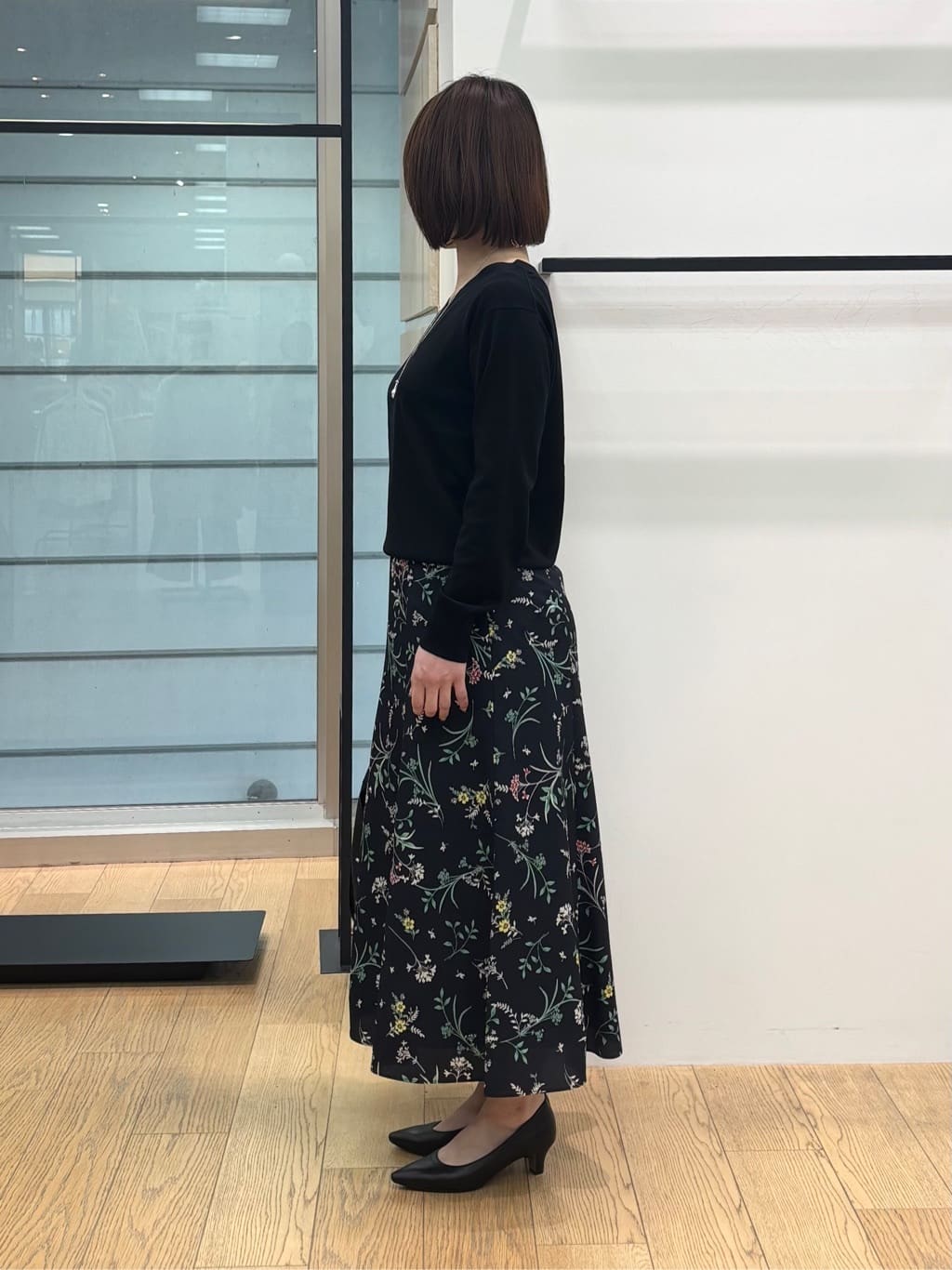 asamiさんの「INDIVI｜【シルク混】きれいめVネックニット」を使ったコーディネート