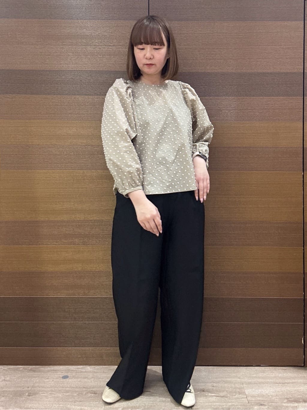 yumeさんの「OPAQUE.CLIP｜ドビードットパフスリーブブラウス【洗濯機OK】」を使ったコーディネート