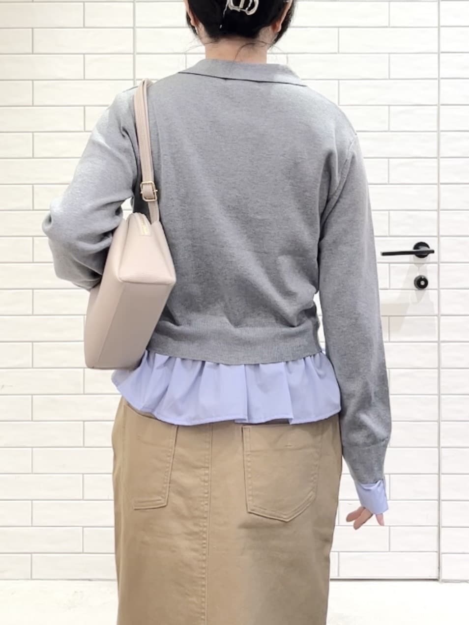 しおりさんの「OPAQUE.CLIP｜ポロ衿シャツドッキングニット【洗濯機OK】」を使ったコーディネート