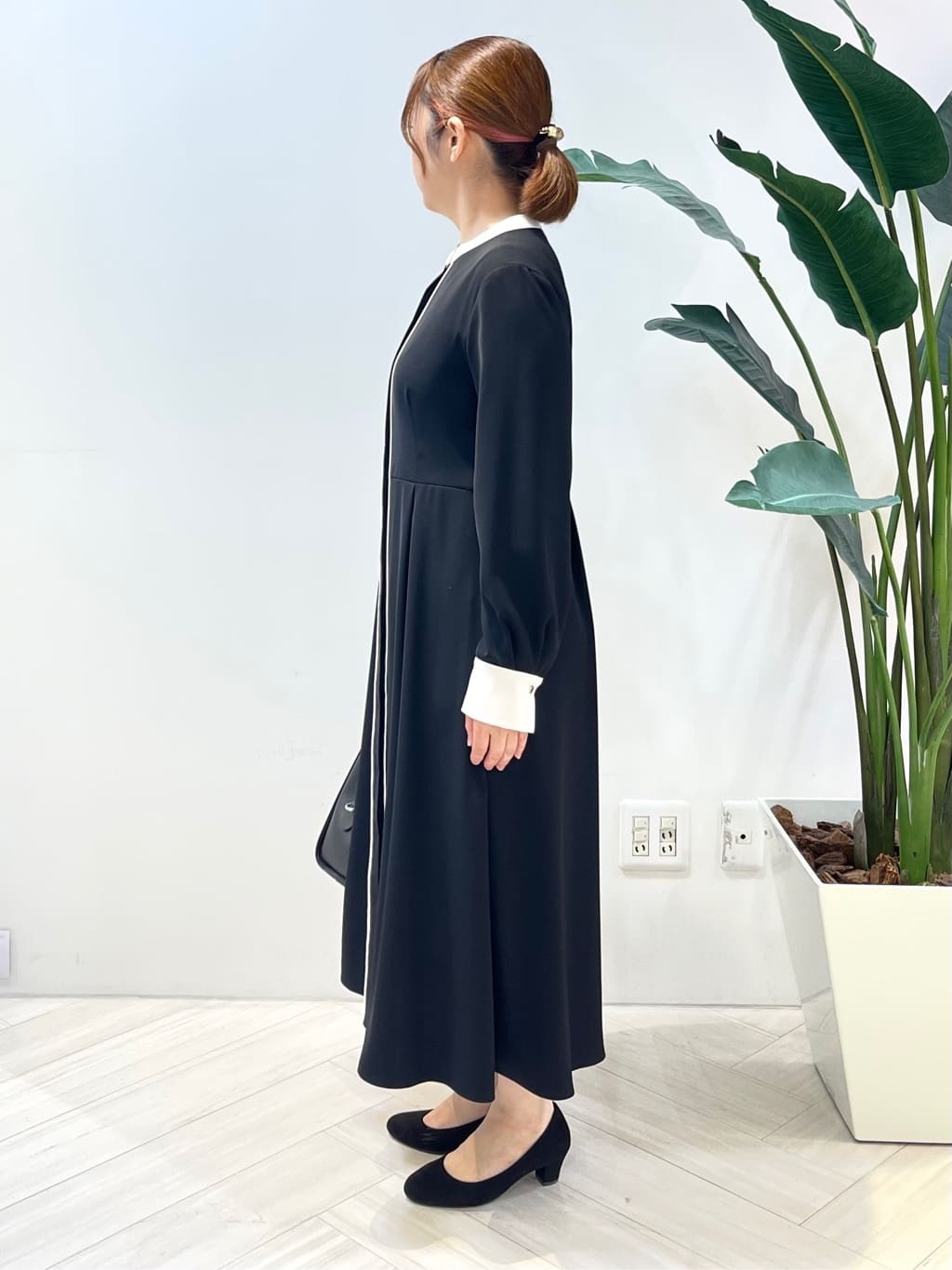 Tomoさんの「UNTITLED｜【合皮／ミドルサイズ】春カラーフォルムバッグ」を使ったコーディネート