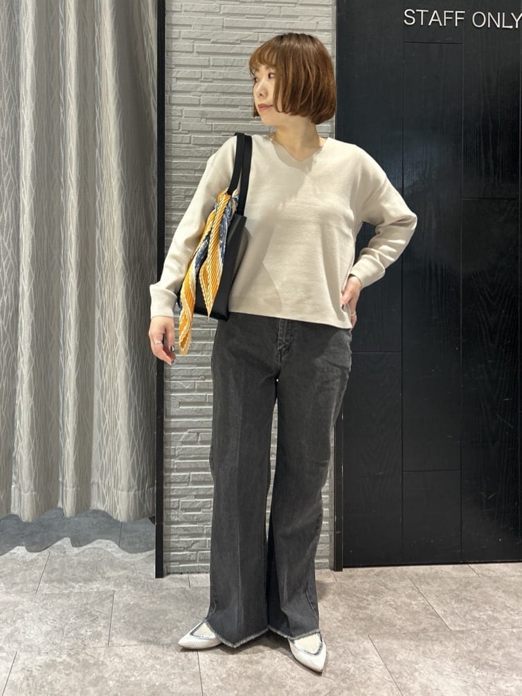 ga_riさんの「THE SHOP TK｜【S-XLサイズ/上品見えが叶う】Vネックニット/洗濯機OK」を使ったコーディネート