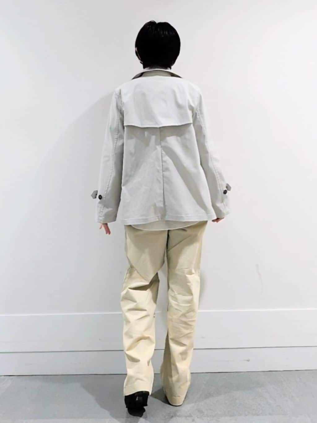 ミズタさんの「UNTITLED｜【定番人気/はっ水/洗える】タスランショートトレンチコート」を使ったコーディネート