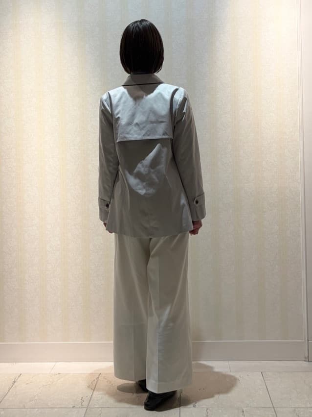 hikaruさんの「INDIVI｜【花粉付着防止／撥水／UVケア】名品トレンチコート」を使ったコーディネート