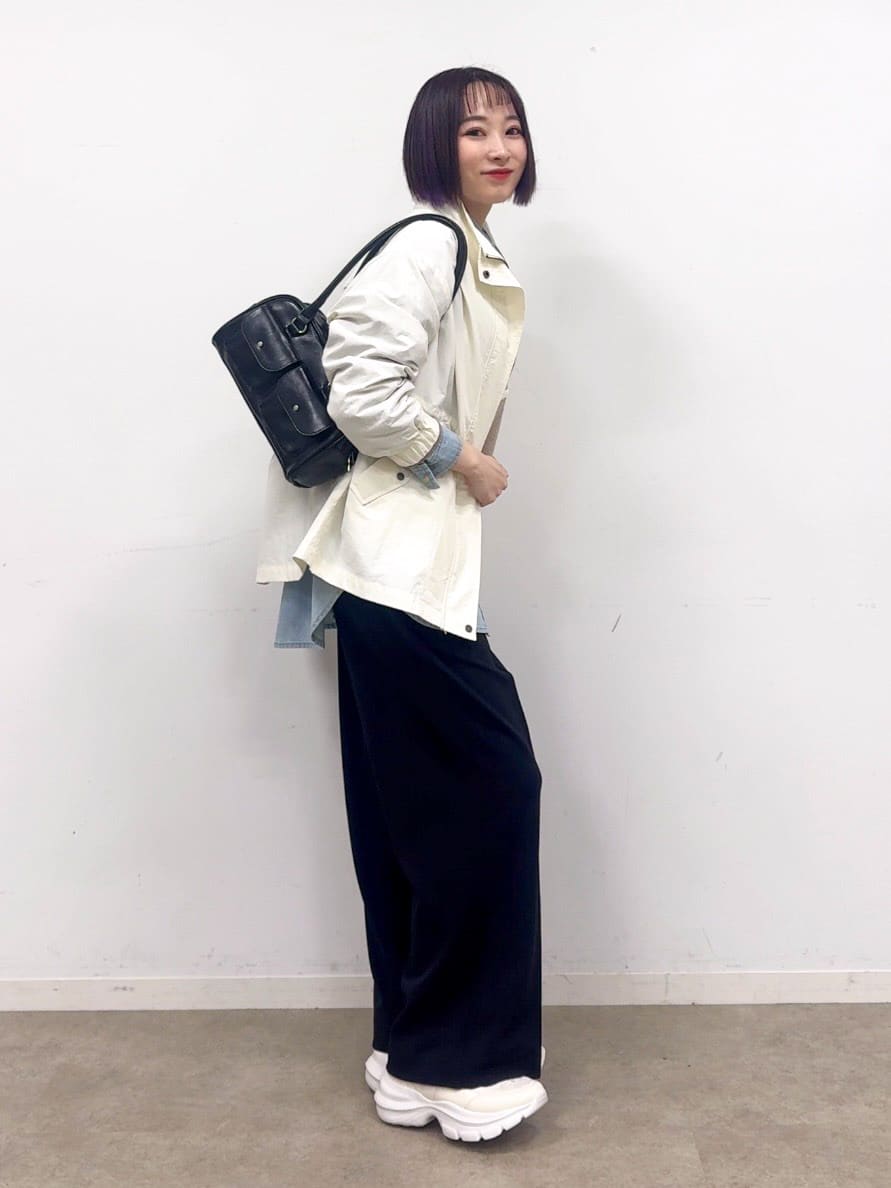 𝐜𝐡𝐢𝐤𝐚さんの「SHOO･LA･RUE｜【防花粉/S-LL】ウエストマークですっきり見え　軽やかスタンドブルゾン」を使ったコーディネート