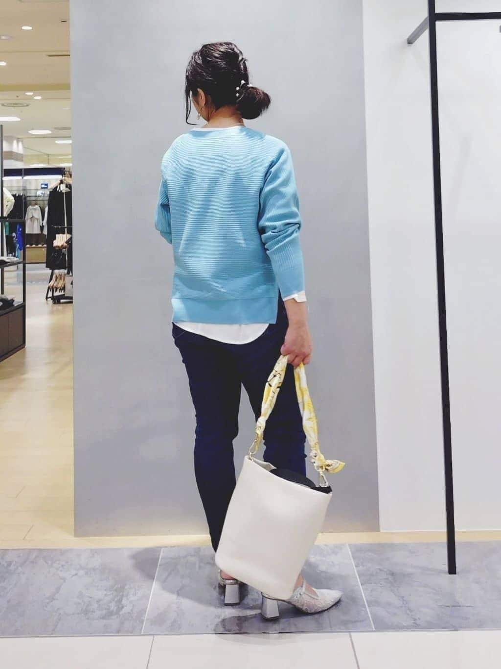 TOMOMIさんの「INDIVI｜【通年活躍！褒められデニム】スキニー デニムパンツ」を使ったコーディネート