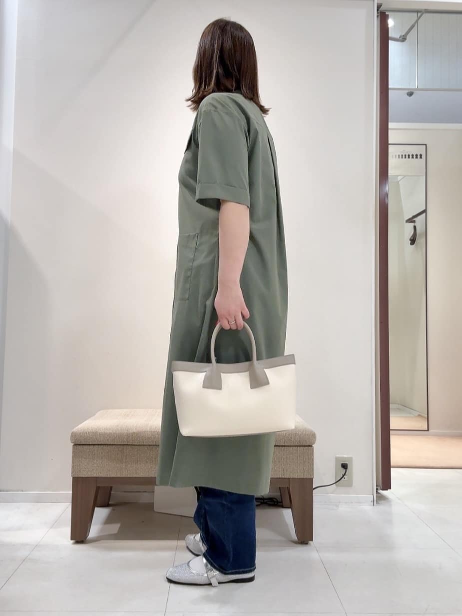 YUIさんの「UNTITLED｜◆【洗える/前開きボタン】シャンブレーシャツワンピース」を使ったコーディネート