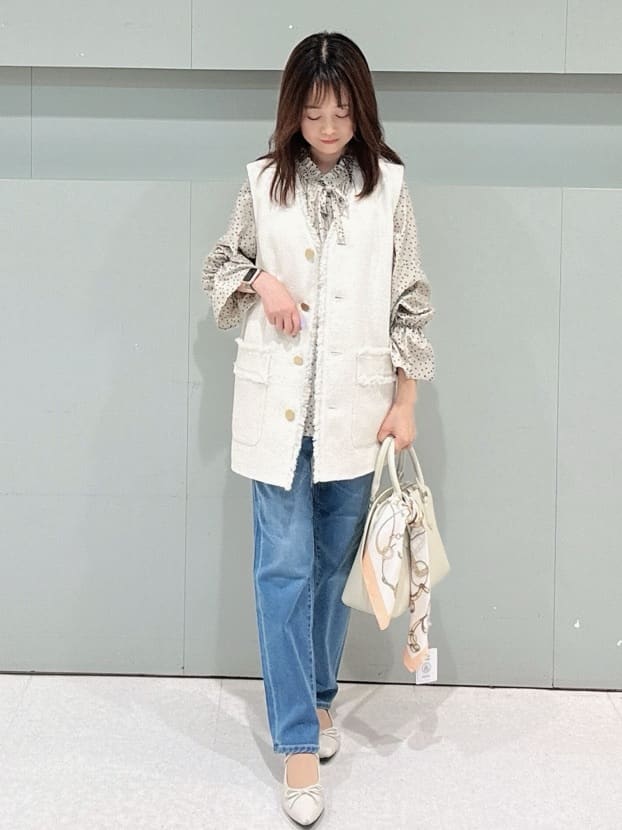makiさんの「UNTITLED｜【オンオフ使える】スラブツイード ジレ」を使ったコーディネート