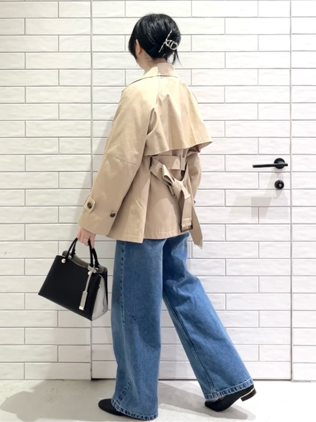 しおりさんの「OPAQUE.CLIP｜ミドルトレンチコート【洗濯機OK】」を使ったコーディネート