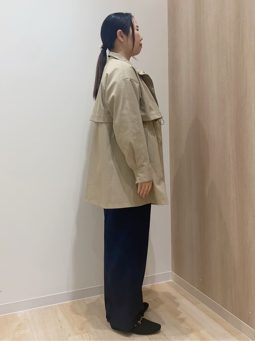 HANAさんの「grove｜【撥水／シルエット2WAY】羽織るだけでサマになる、スタンドネックテントラインコート」を使ったコーディネート