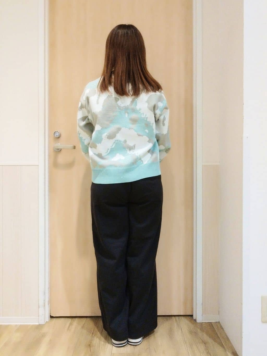 mさんの「SHOO･LA･RUE｜【洗濯機可/S-LL】1枚で華やかに ラメ入りニュアンス柄ニット」を使ったコーディネート