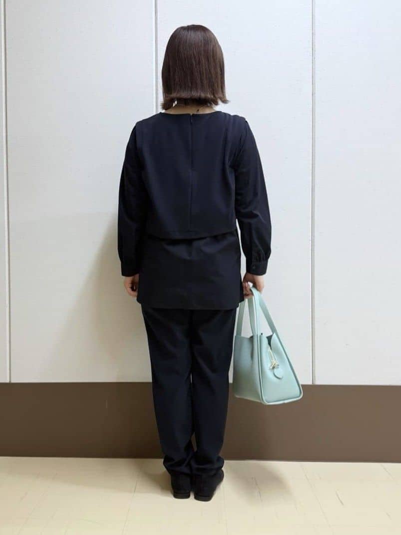 Rikoさんの「INDIVI｜【褒められパンツ／高ストレッチ】タックテーパードパンツ」を使ったコーディネート