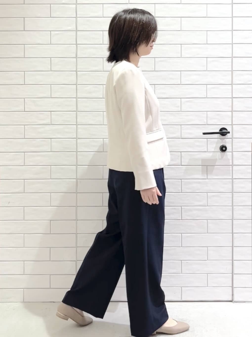 しおりさんの「OPAQUE.CLIP｜《通勤／セットアップ対応》 パイピングVネックジャケット【洗濯機OK】」を使ったコーディネート