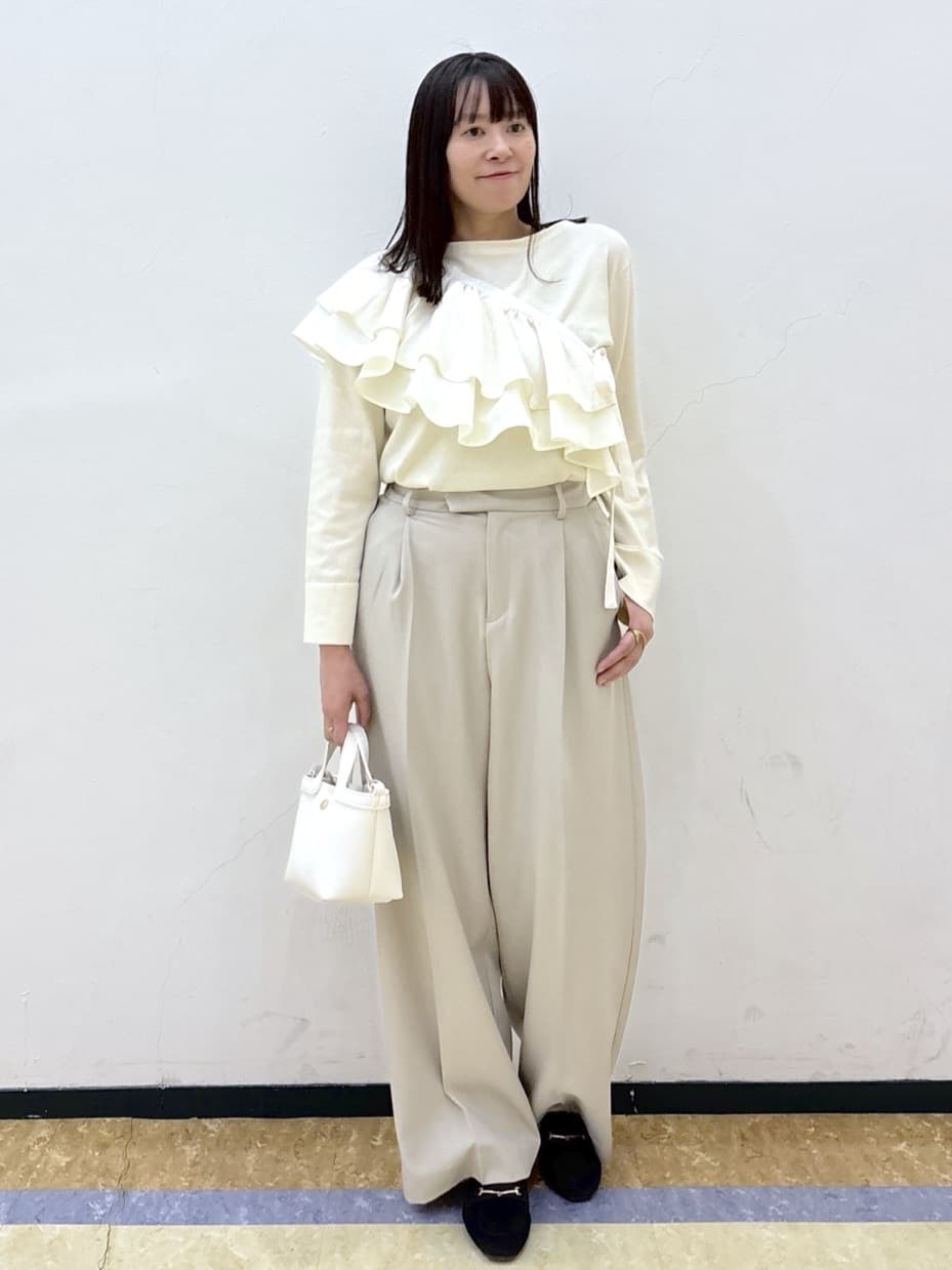 akariさんの「OPAQUE.CLIP｜美脚ストレッチストレートワイドパンツ【洗濯機OK】」を使ったコーディネート