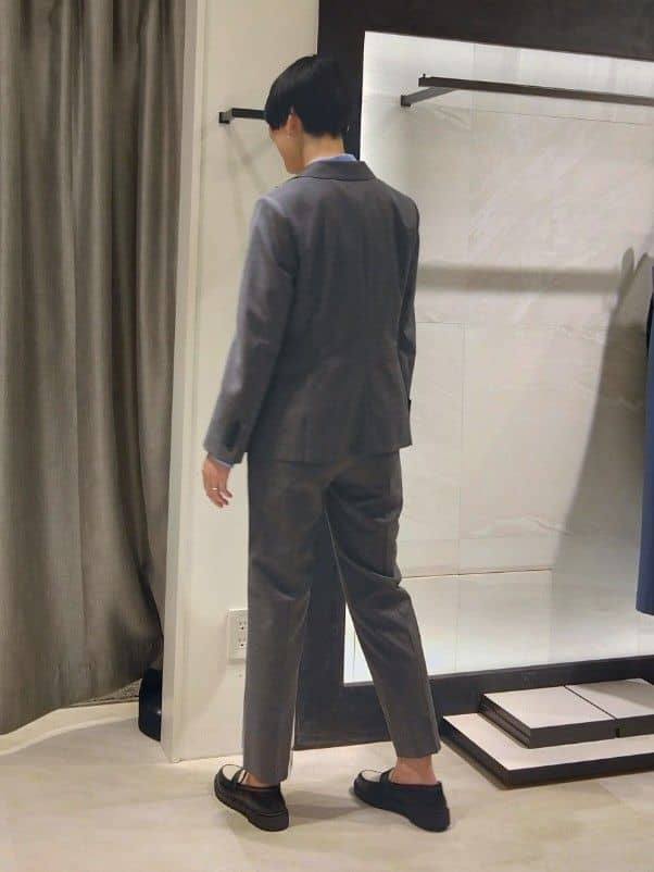 まちこさんの「UNTITLED｜【仕事着/スーツ】プレミアムテーラードジャケット」を使ったコーディネート