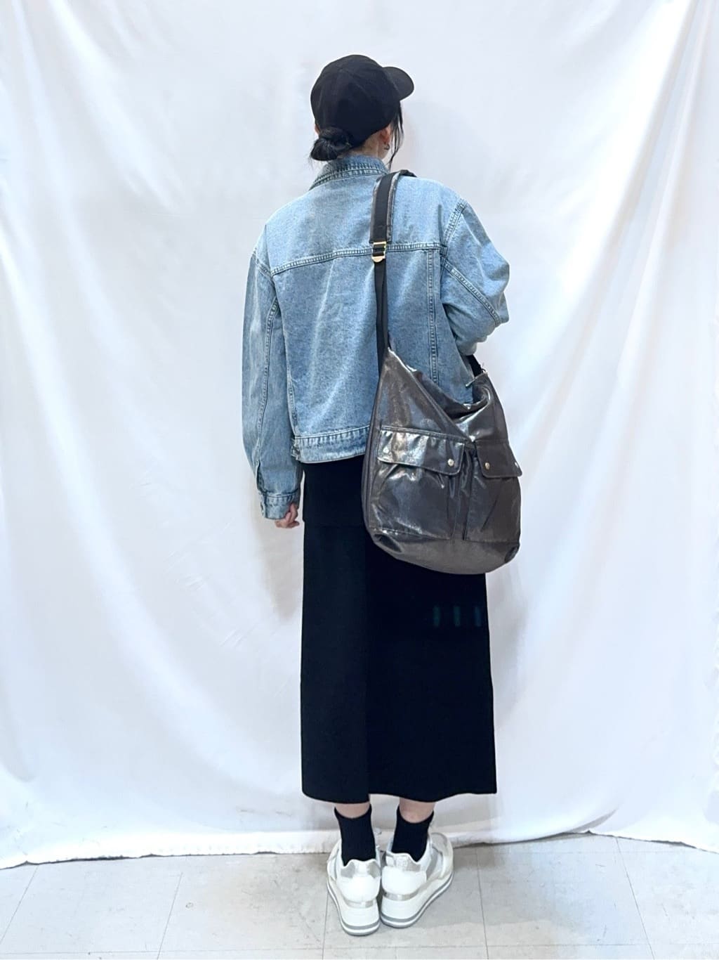 𝐇𝐢𝐫𝐨𝐦𝐢さんの「SHOO･LA･RUE｜【SHOO・LA・RUE DENIM】羽織るだけでこなれる　オーバーサイズデニムジャケット」を使ったコーディネート