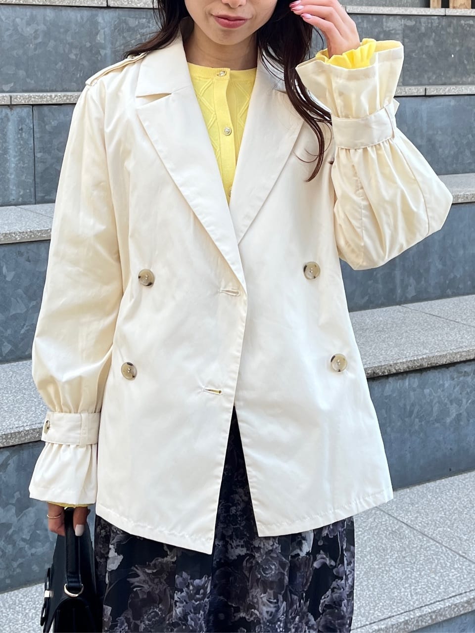 はばさんの「Couture brooch｜【撥水・洗える】ハーフ トレンチコート」を使ったコーディネート