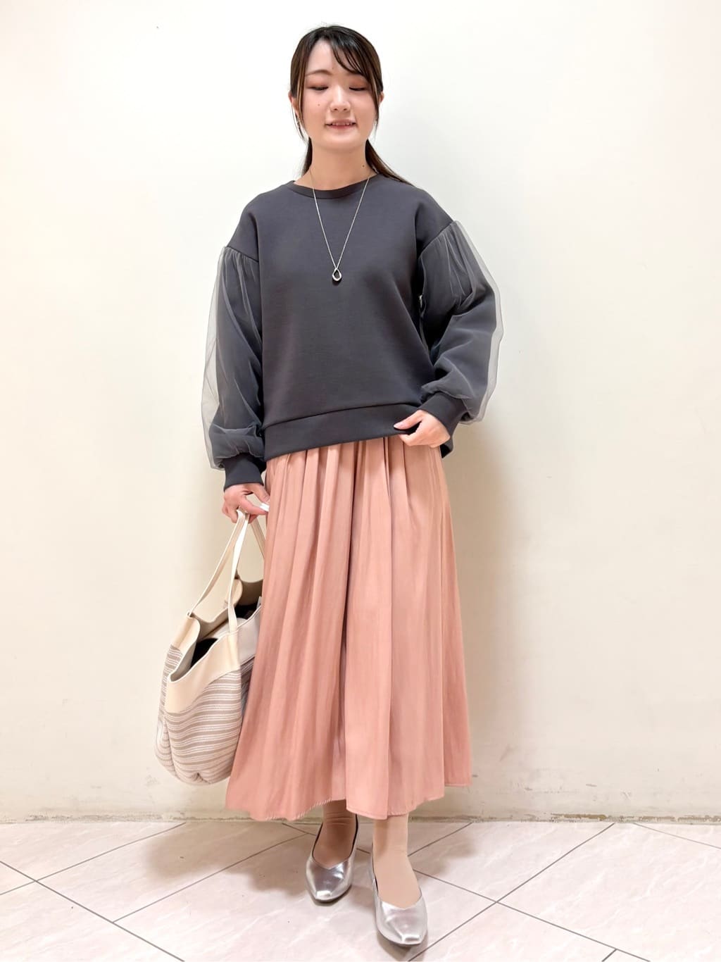 mikiさんの「Reflect｜チュールレイヤードスリーブプルオーバー」を使ったコーディネート
