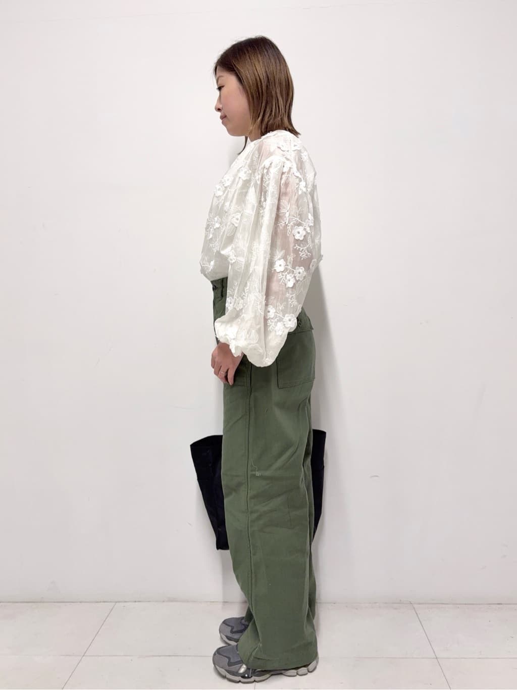 Nishijimaさんの「DRESSTERIOR｜【着映え/ウォッシャブル】フラワーエンブロイダリーボリュームブラウス」を使ったコーディネート