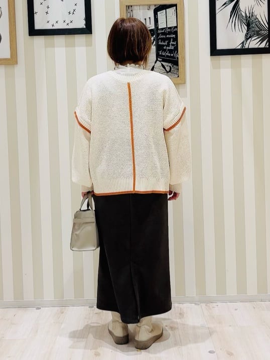 ma_miさんの「SHOO･LA･RUE｜【前後2WAY/S-LL】体型カバーもこなれ見えも叶う　ふんわりお袖の配色パイピングニット」を使ったコーディネート