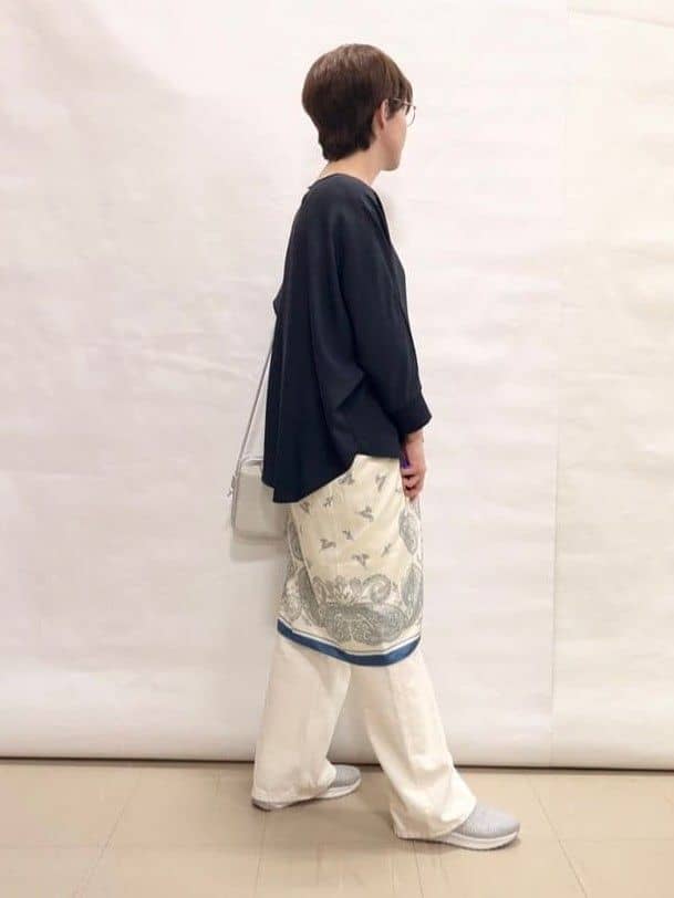 なっちゃんさんの「SHOO･LA･RUE｜【SHOO・LA・RUE DENIM/SS-LL】程よい厚みの ストレートデニムパンツ（10.5オン」を使ったコーディネート