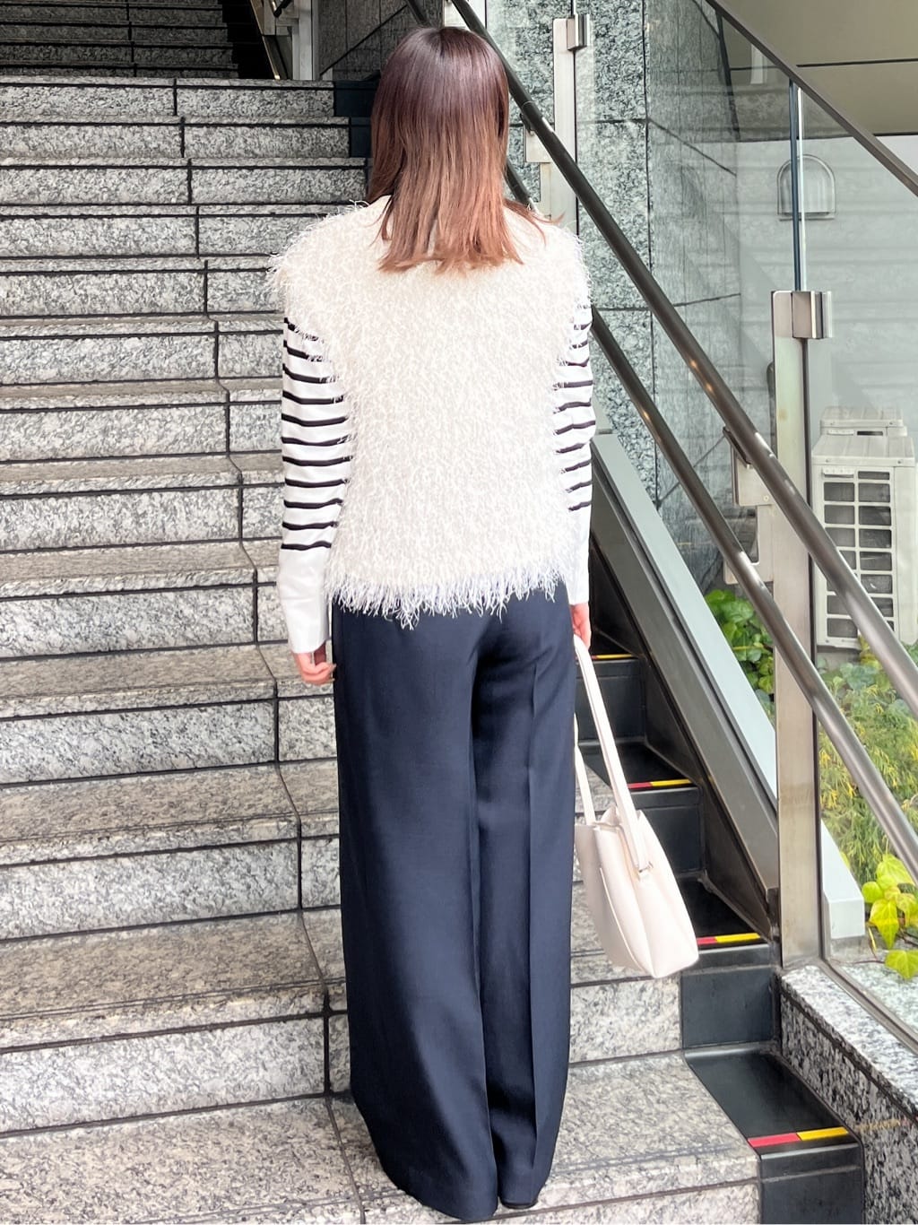 HANNAさんの「OPAQUE.CLIP｜フリンジニットベスト【洗濯機OK】」を使ったコーディネート