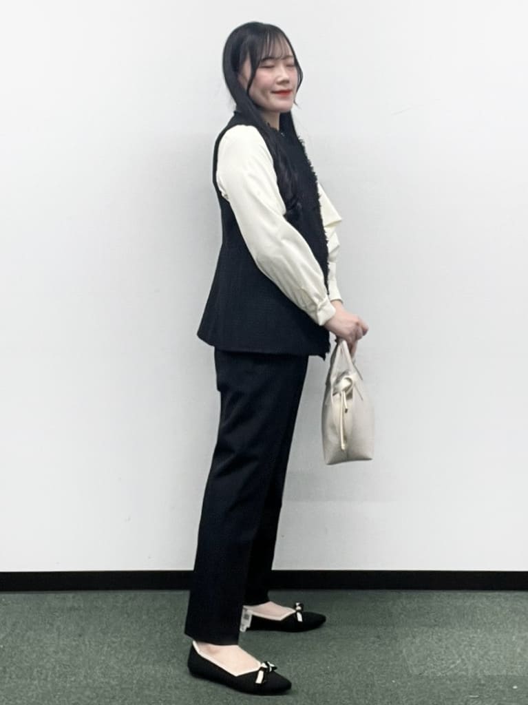 Hitomiさんの「index｜ファンシーツイードペプラムジレ【洗える】」を使ったコーディネート