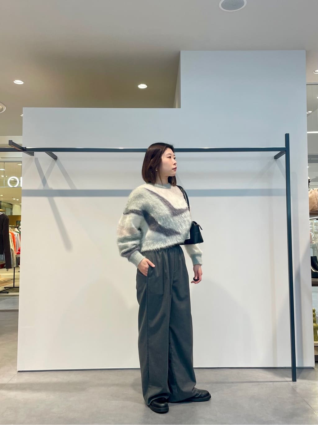 amiさんの「INDIVI｜◆Comfy SET UP｜イージーストレートスラックス【セットアップ対応／通勤／カセット服】」を使ったコーディネート
