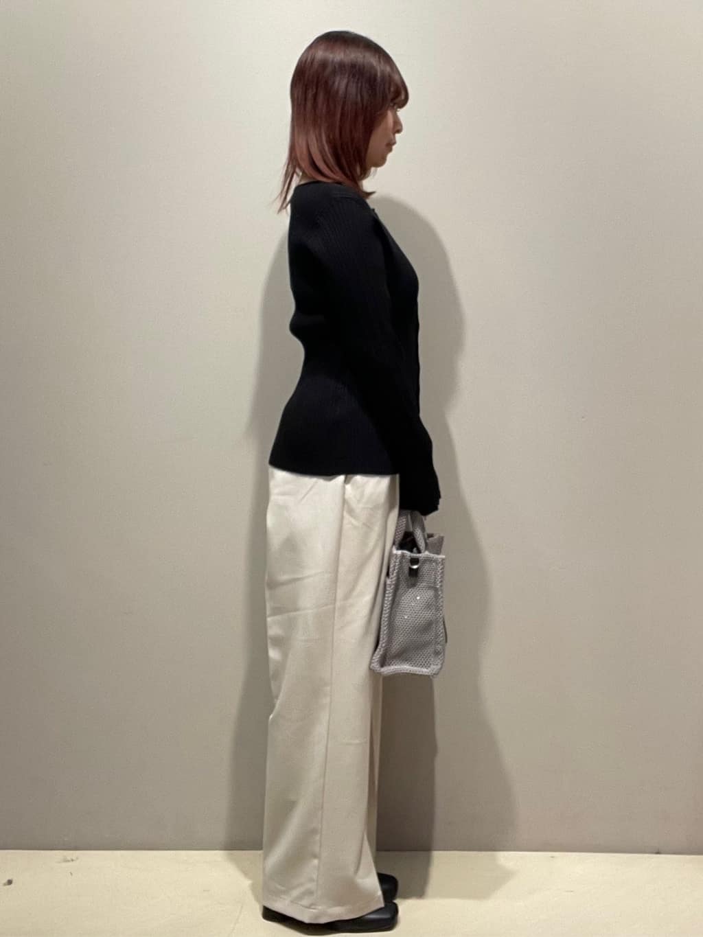 mikiさんの「OPAQUE.CLIP｜シルバー多ボタン ランダムリブニットカーディガン【洗濯機OK】」を使ったコーディネート