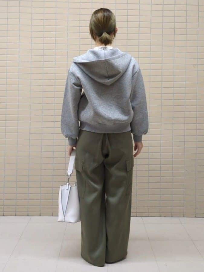 ひまりさんの「Reflect｜ストレートワイドカーゴパンツ」を使ったコーディネート