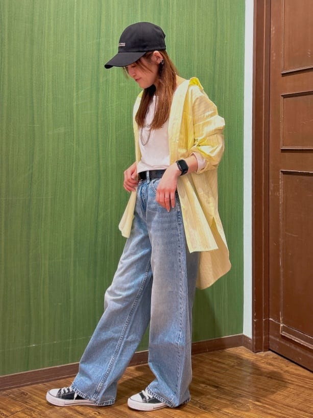 かおりさんの「SHOO･LA･RUE｜【体型カバー】バックギャザーで魅せる オーバーサイズシャツ」を使ったコーディネート