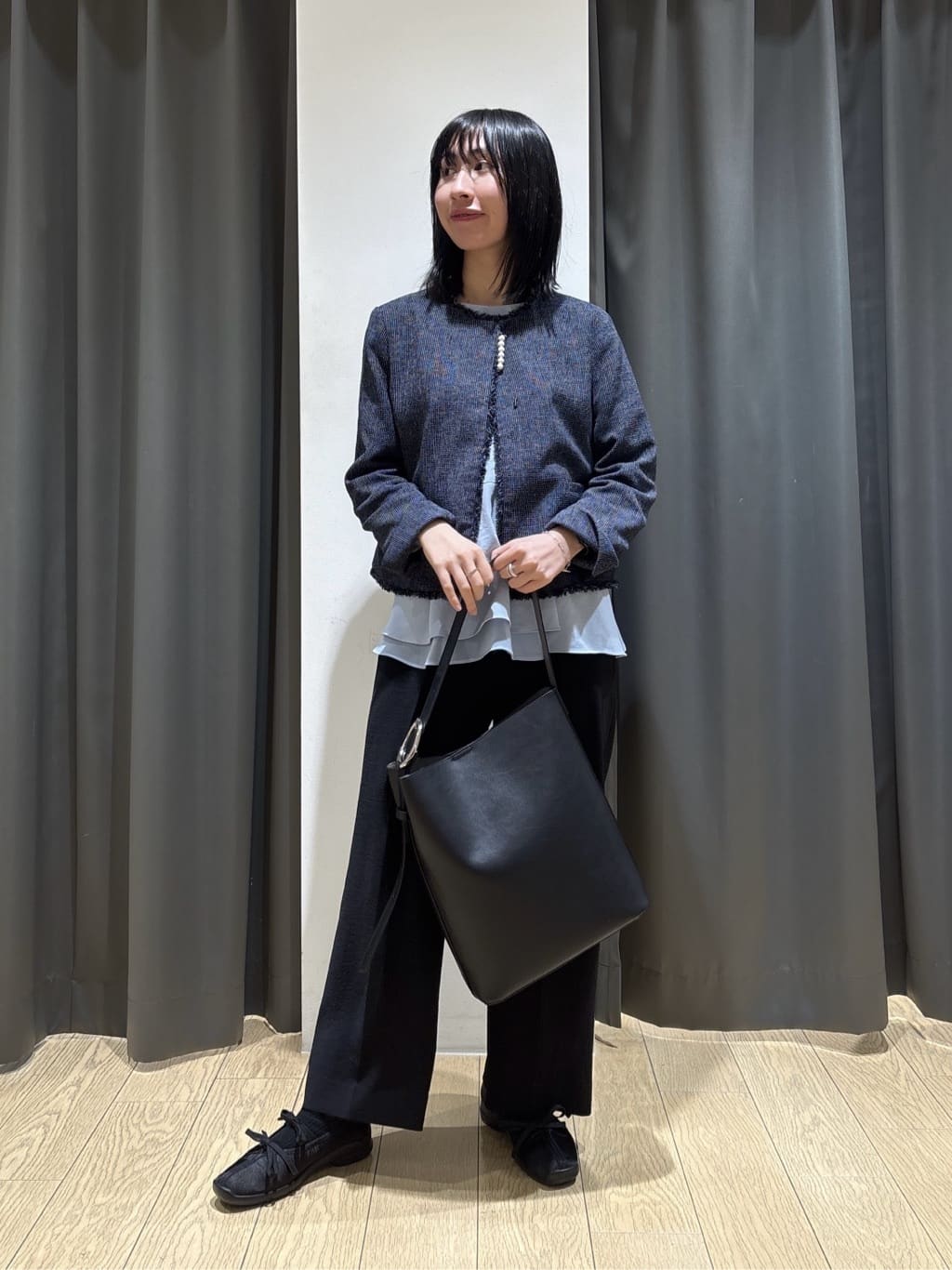 Yoshimiさんの「INDIVI｜【洗える／UVケア／SETUP可】着る日傘ペプラムブラウス」を使ったコーディネート