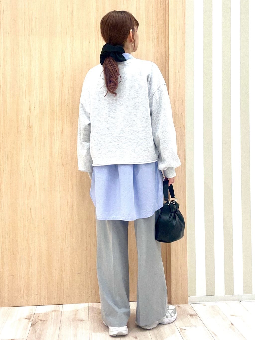 ririさんの「SHOO･LA･RUE｜【洗濯機可/セットアップ可】サラっと軽やか ワイドストレートパンツ」を使ったコーディネート