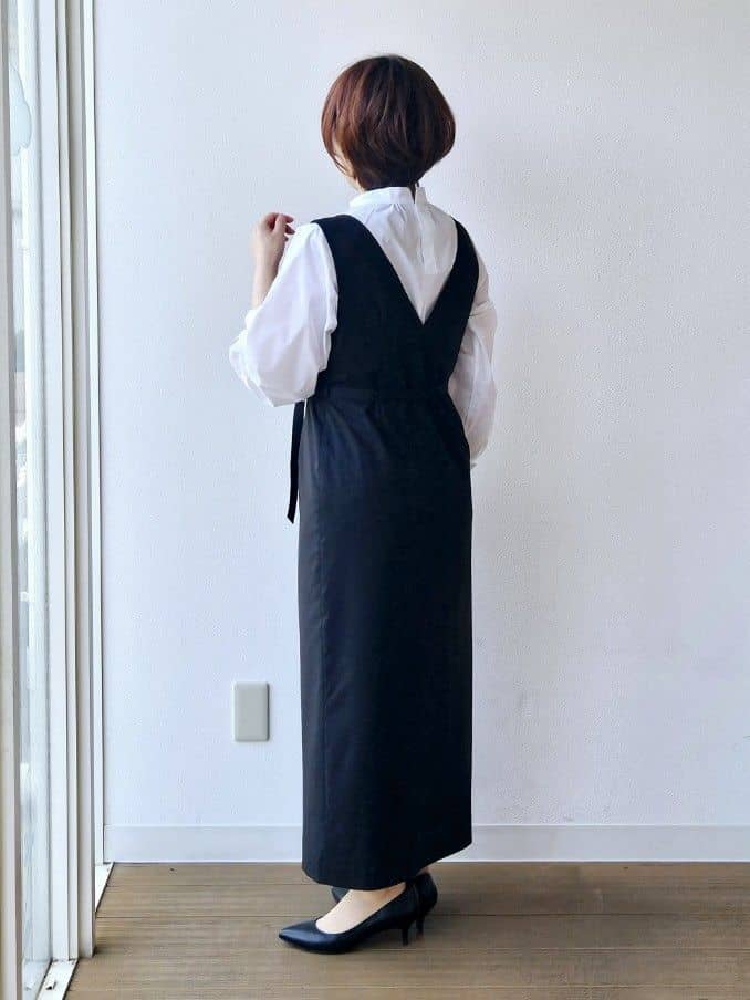 やじまさんの「UNTITLED｜【洗える/オンオフ使える】タイプライタースタンドネックブラウス」を使ったコーディネート