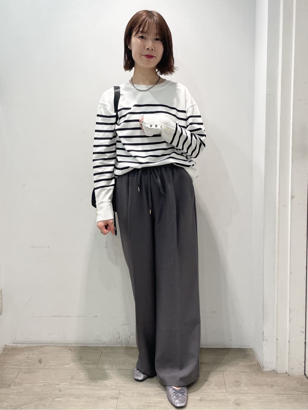 tomokoさんの「OPAQUE.CLIP｜美脚ストレッチイージーワイドパンツ【洗濯機OK】」を使ったコーディネート