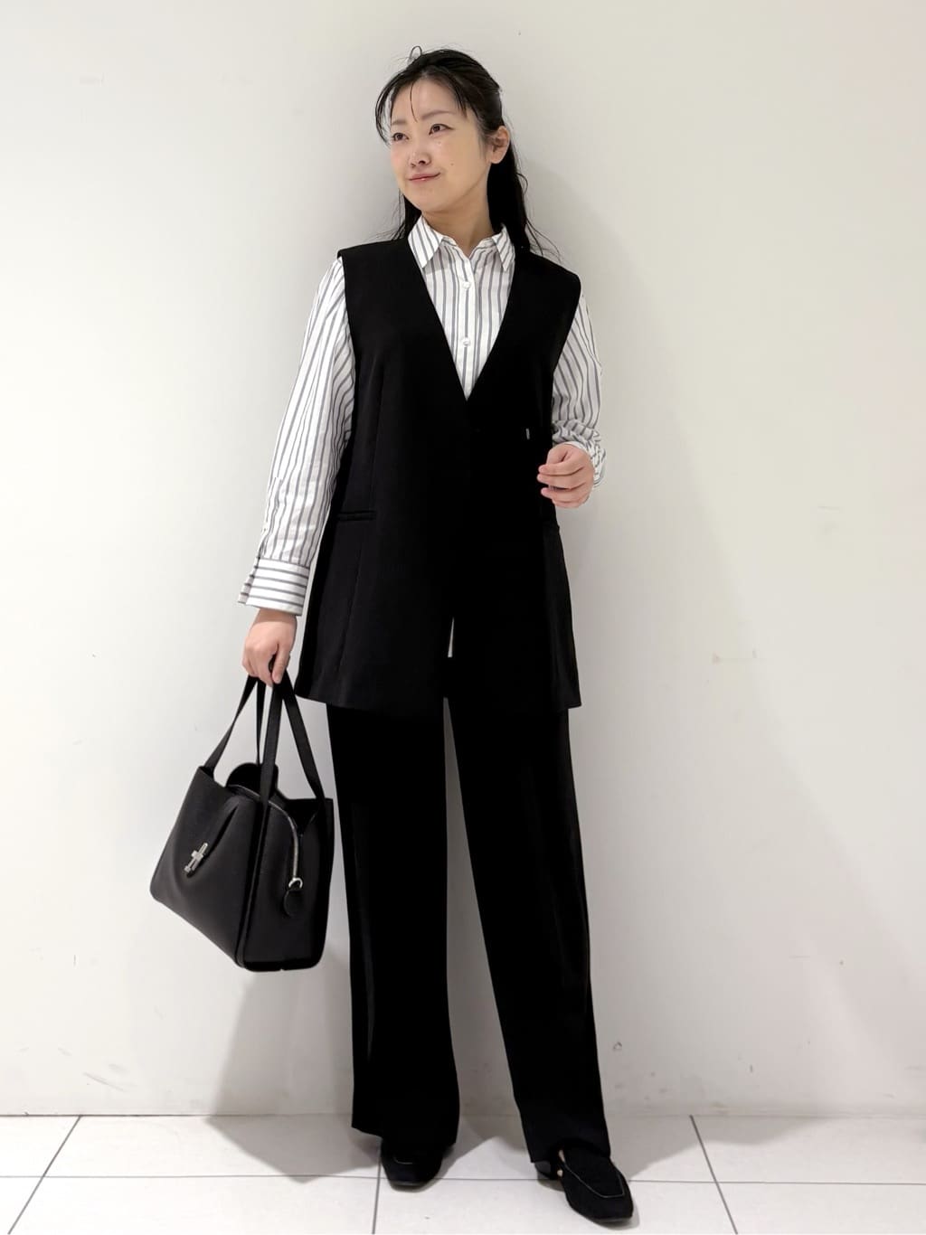 momokoさんの「INDIVI｜【洗える／多機能／SETUP可】着る日傘ジレジャケット」を使ったコーディネート