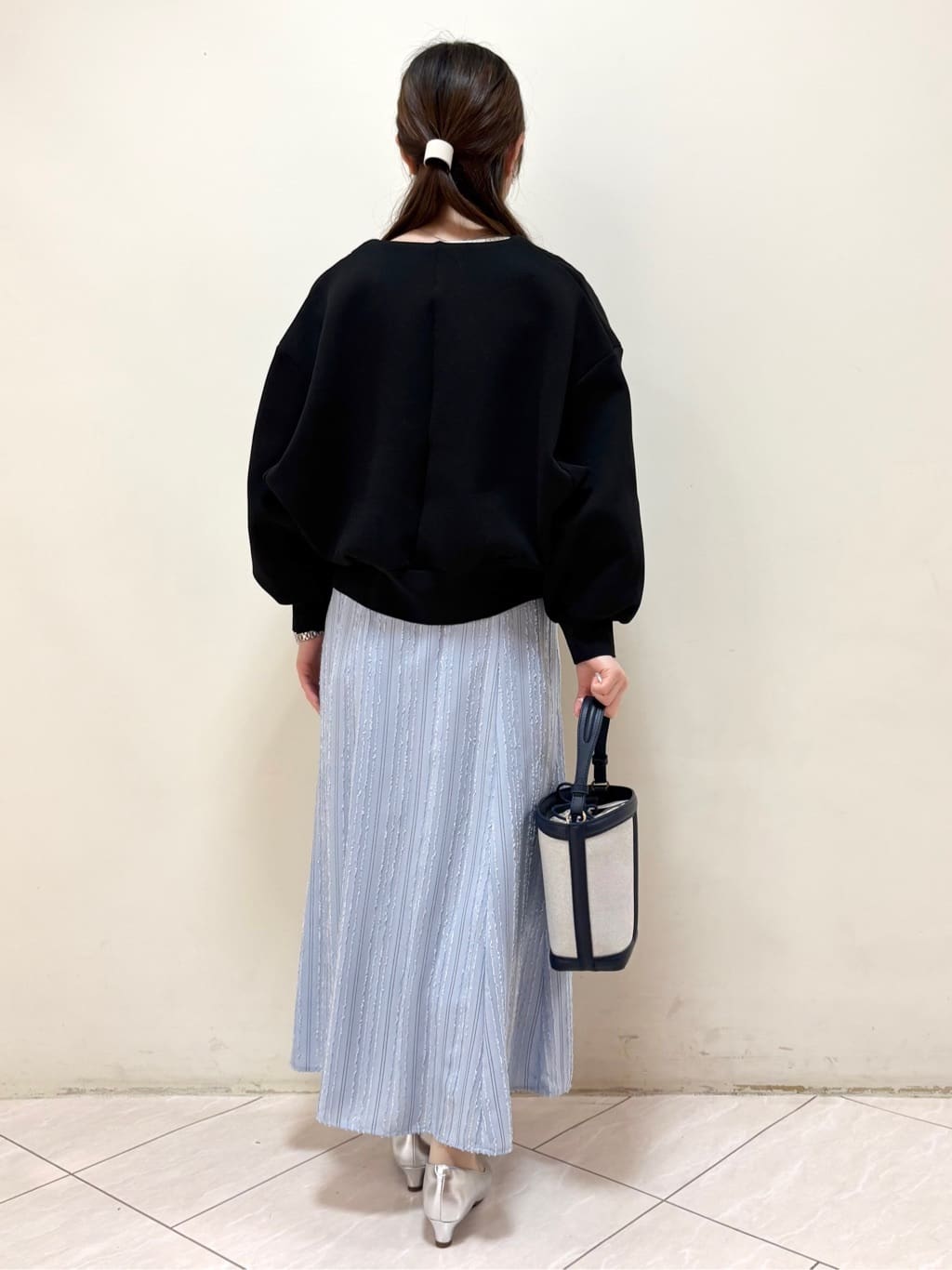 mikiさんの「Reflect｜【インナーにおすすめ◎】クルーネックレースジャージトップス」を使ったコーディネート
