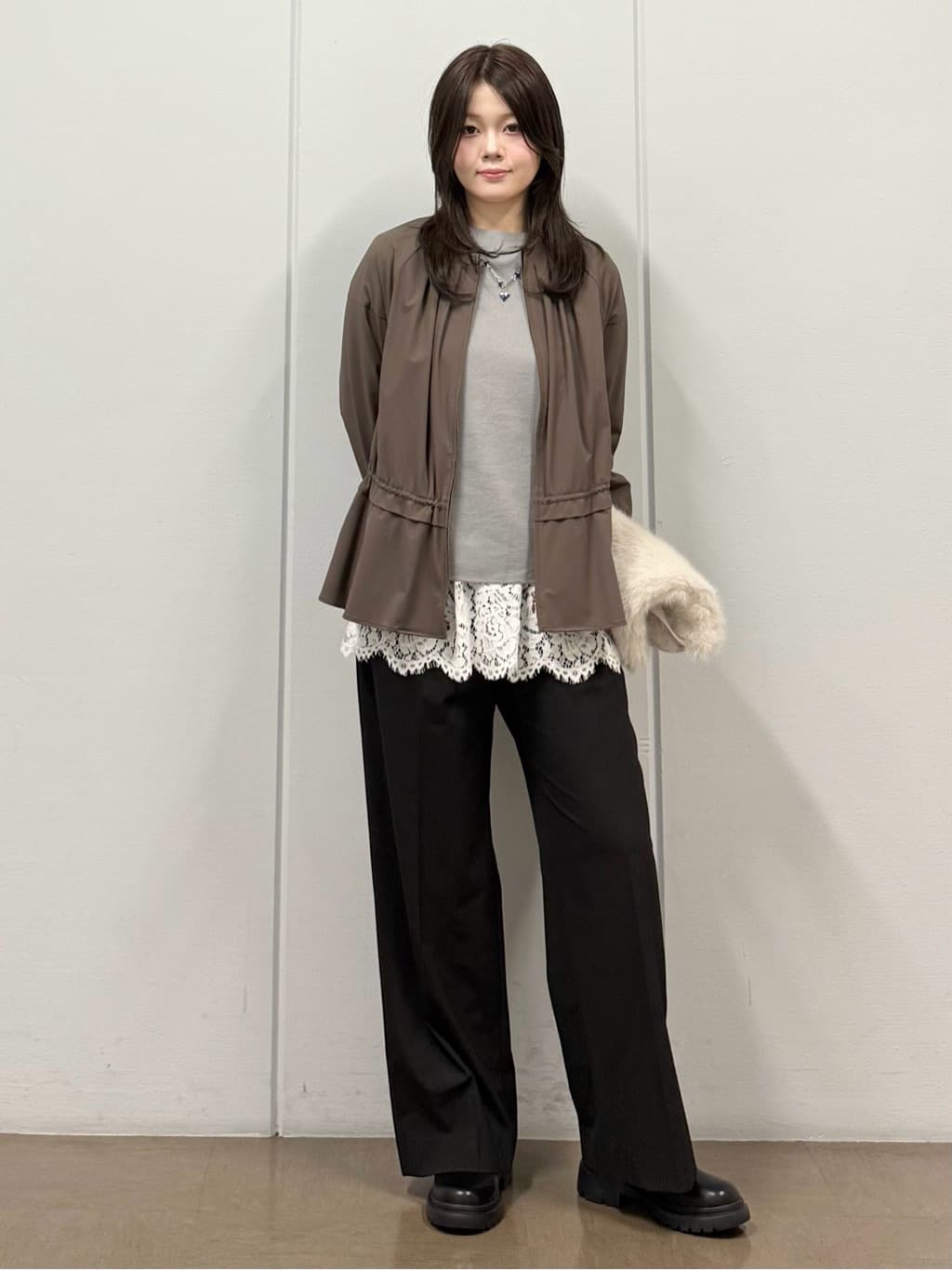 mizukiさんの「INDIVI｜【洗える／選べる8色】トーンアップニット」を使ったコーディネート