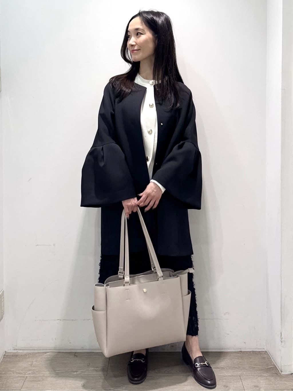 yuicciさんの「OPAQUE.CLIP｜フレアスリーブミドルコート【洗濯機OK】」を使ったコーディネート