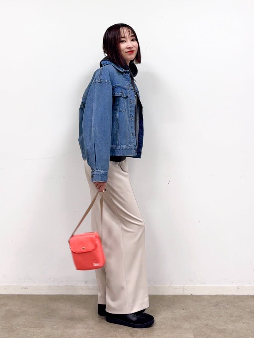 𝐜𝐡𝐢𝐤𝐚さんの「SHOO･LA･RUE｜【SHOO・LA・RUE DENIM】羽織るだけでこなれる　オーバーサイズデニムジャケット」を使ったコーディネート