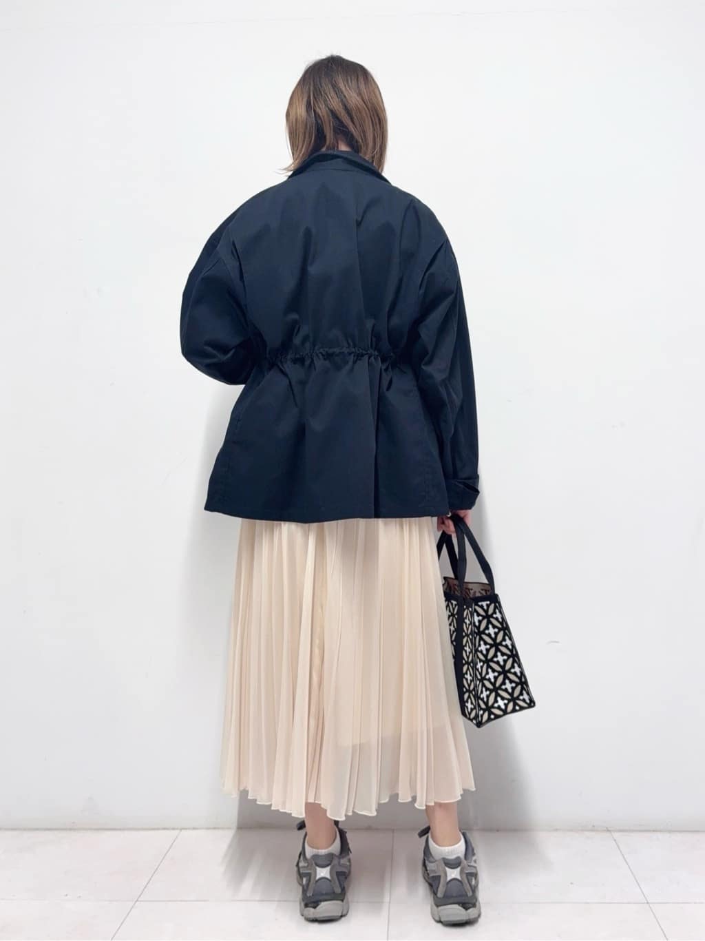 Nishijimaさんの「DRESSTERIOR｜ウォッシャブルブライトシアープリーツスカート」を使ったコーディネート