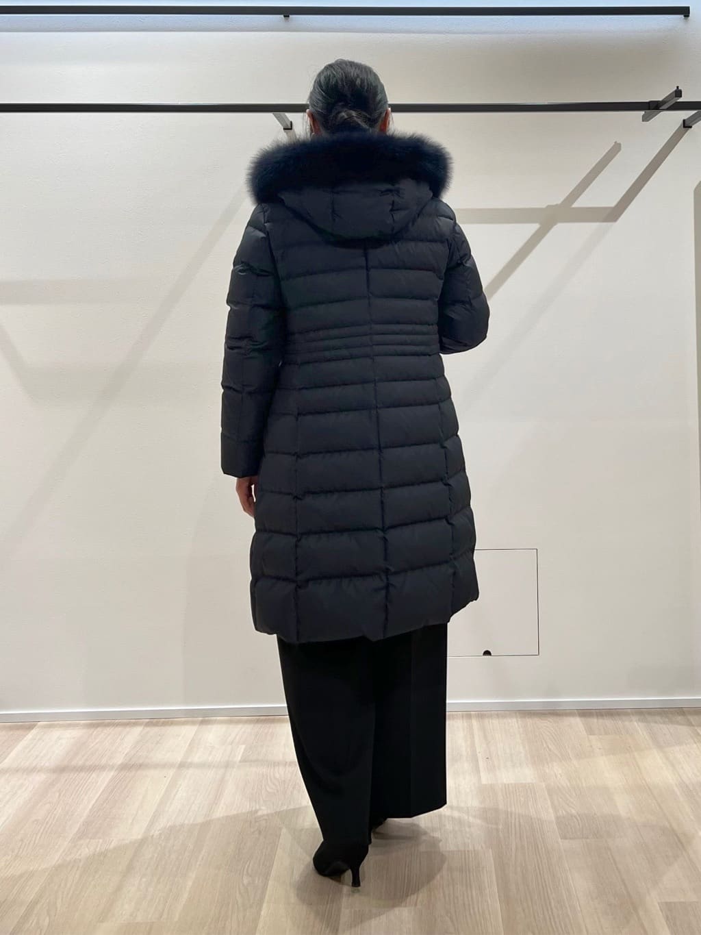 TOMOMIさんの「UNTITLED｜【はっ水機能/フード取り外し可/防寒】ロングダウンコート」を使ったコーディネート