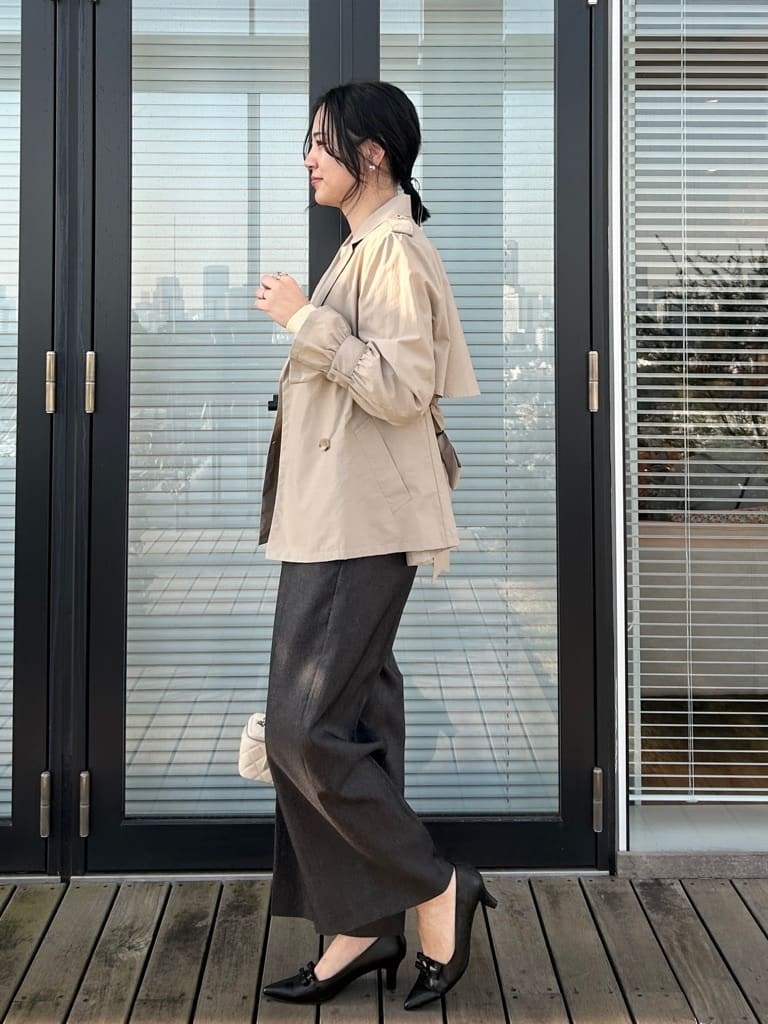 shinoさんの「Couture brooch｜【撥水・洗える】ハーフ トレンチコート」を使ったコーディネート