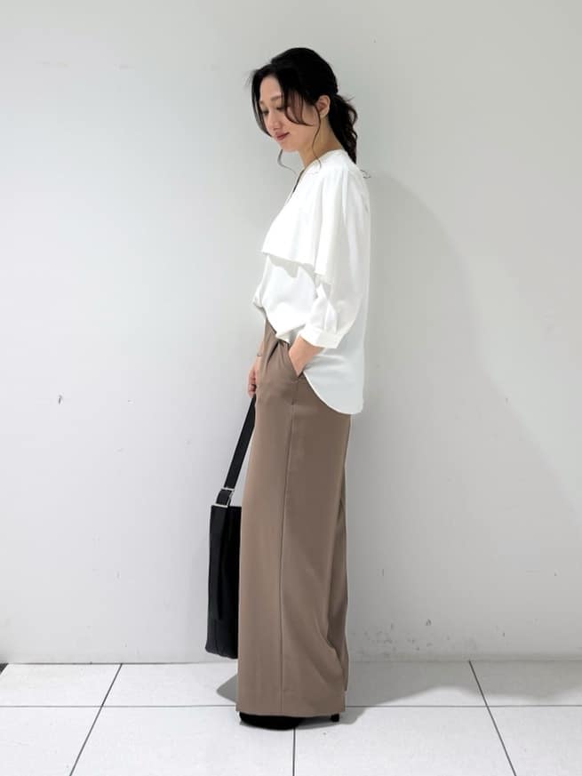 そんさんの「INDIVI｜【羽織りとしても活躍！】ケープカラーブラウス」を使ったコーディネート