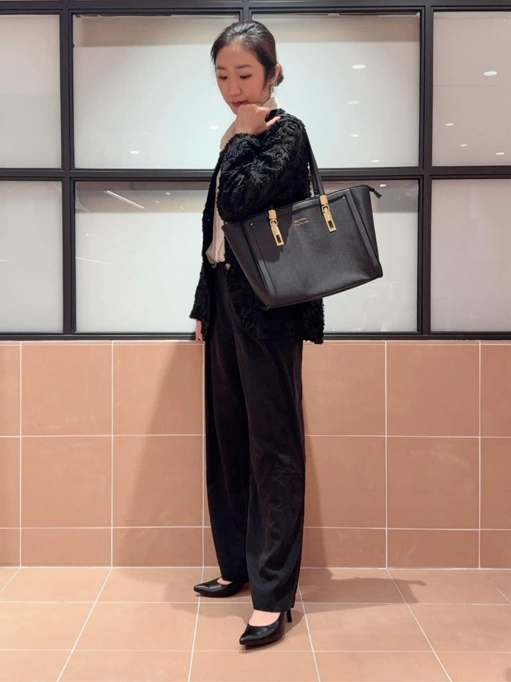 kaoriさんの「ESPERANZA｜【レイン対応/12時間パンプス】約7.5cm 歩きやすくて疲れにくい」を使ったコーディネート