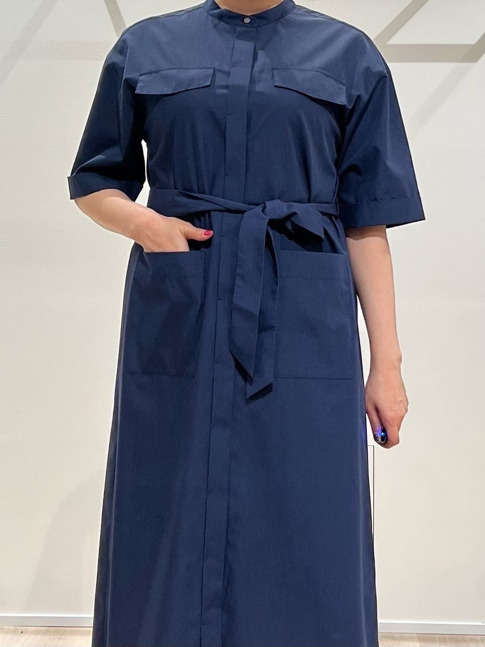 TOMOMIさんの「UNTITLED｜◆【洗える/前開きボタン】シャンブレーシャツワンピース」を使ったコーディネート