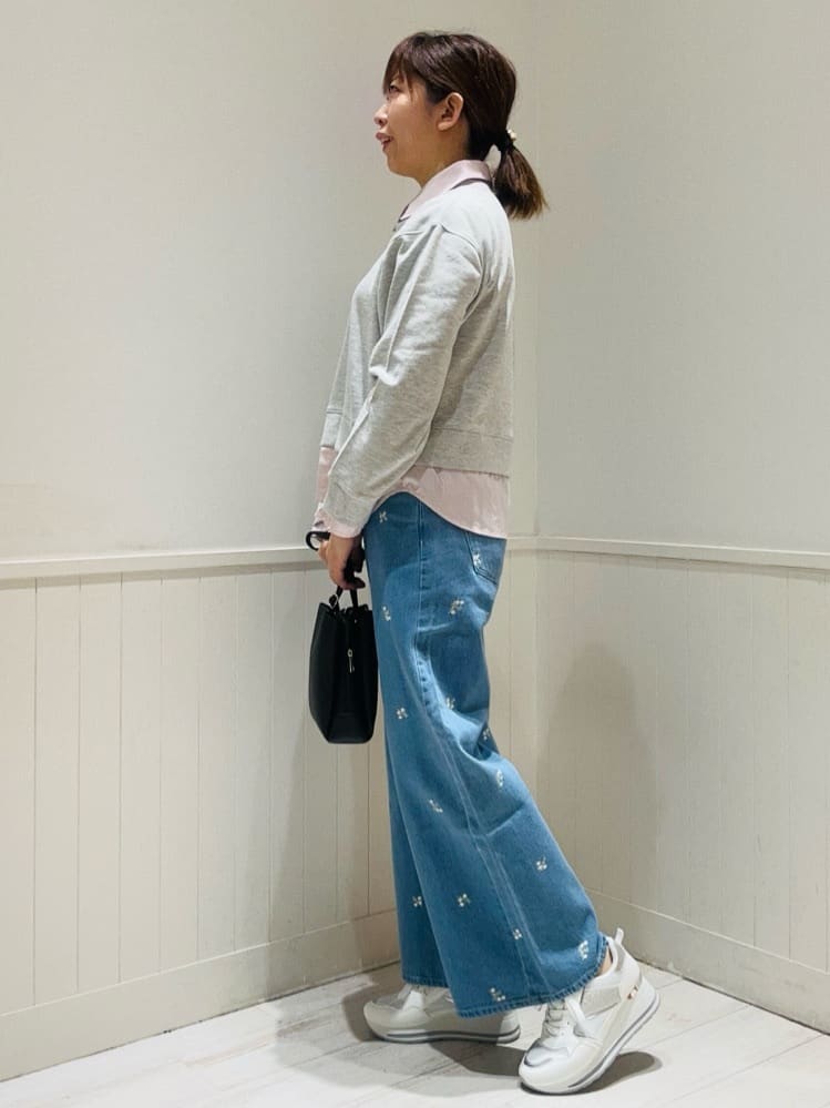 Kyonさんの「SHOO･LA･RUE｜【洗濯機可】1枚でサマ見え シャツレイヤード風 スウェット」を使ったコーディネート