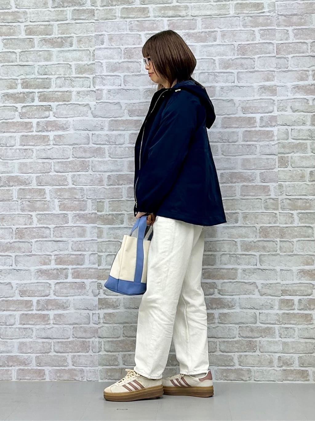 まーみんさんの「SHOO･LA･RUE｜【前後2WAY/S-LL】体型カバーもこなれ見えも叶う　ふんわりお袖の配色パイピングニット」を使ったコーディネート