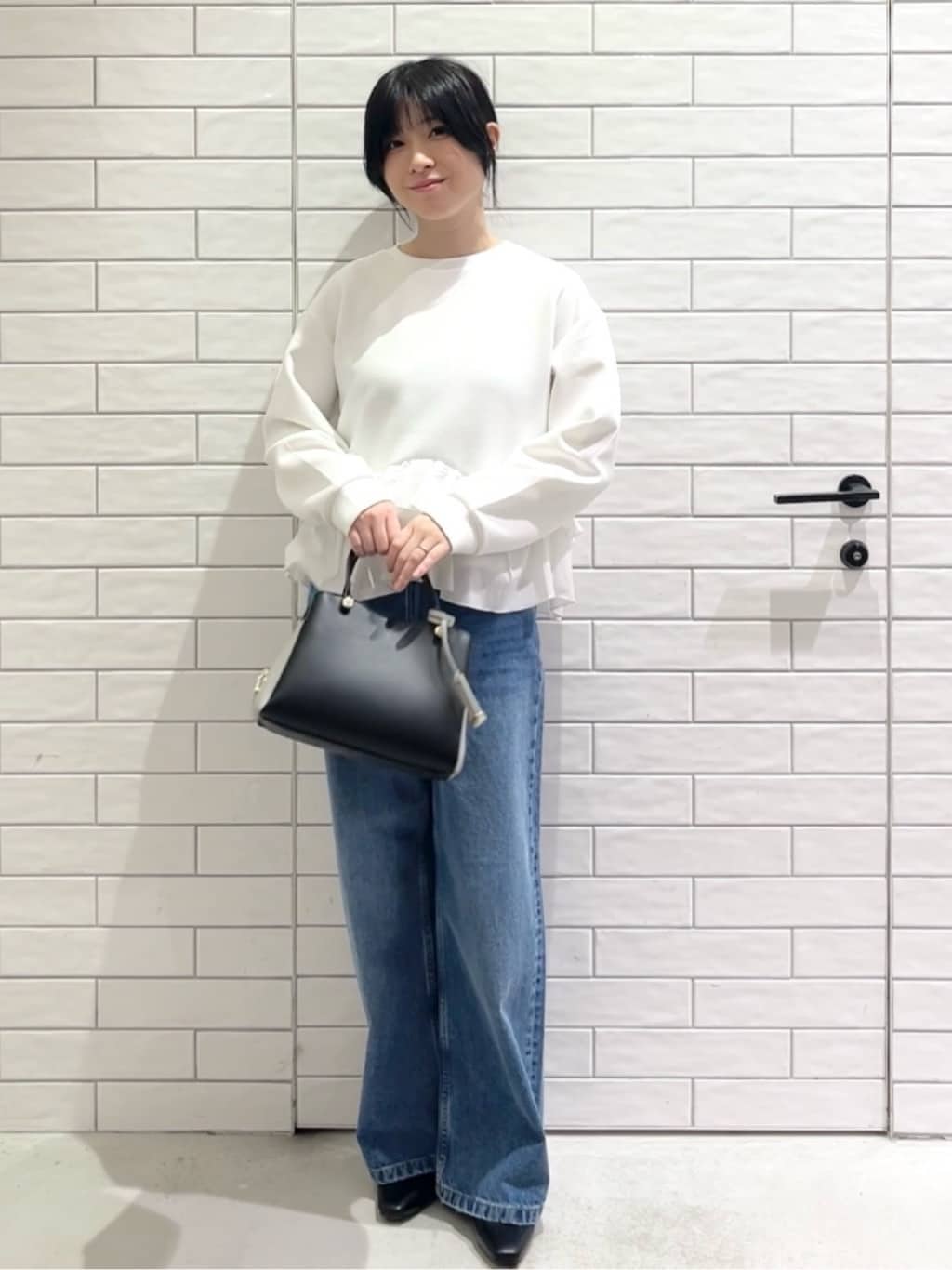 しおりさんの「OPAQUE.CLIP｜裾フリルドッキングトップス【洗濯機OK】」を使ったコーディネート